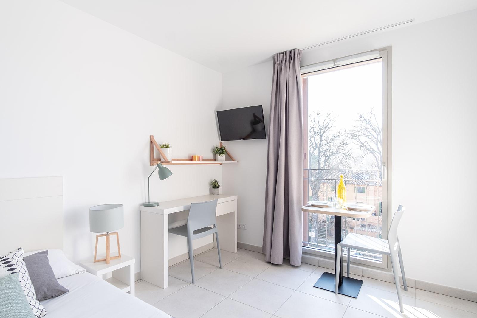 Appartement à Aix-en-Provence 13090 image 4