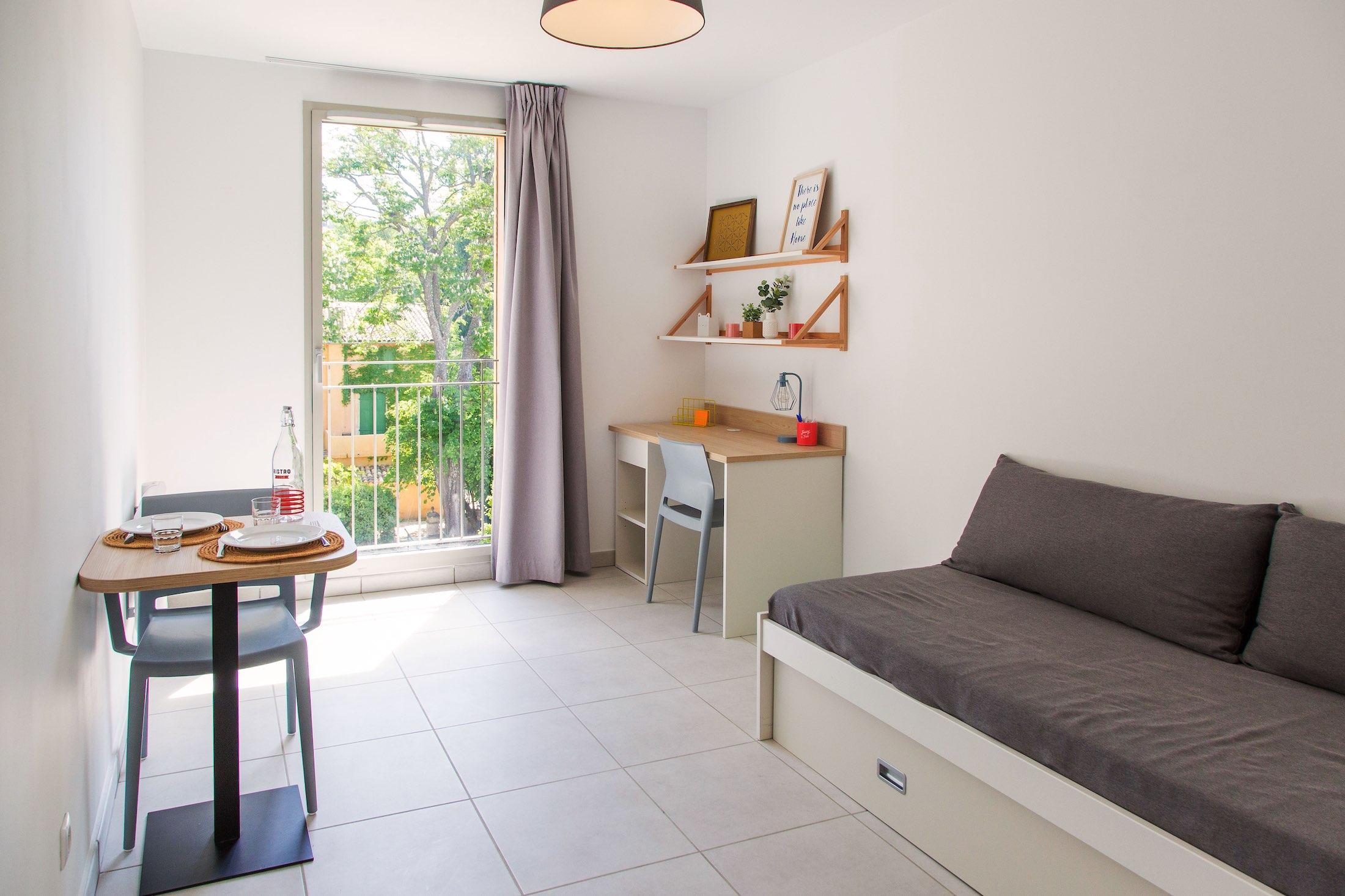 Appartement à Aix-en-Provence 13090 image 6
